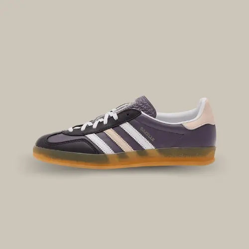 La Adidas Gazelle Indoor Shadow Violet Wonder Quartz vue de côté avec son coloris violet.