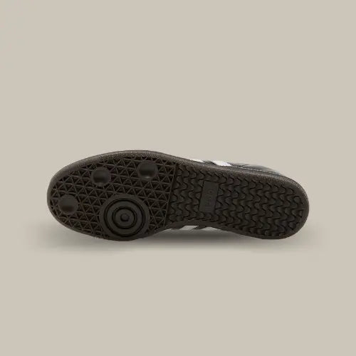 La semelle de la Adidas Samba OG Core Black en gomme de caoutchouc de couleur marron foncé.