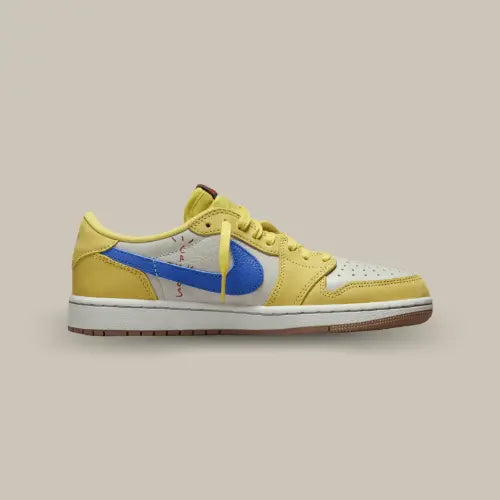 La Air Jordan 1 Retro Low OG SP Travis Scott Canary vue de côté avec son coloris jaune et son swoosh inversé bleu.