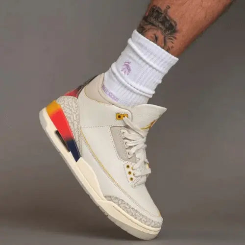 La Air Jordan 3 Retro SP J Balvin Medellín Sunset en présentation.