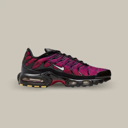 La Nike Air Max Plus 25th Anniversary vue de l'autre côté avec sa base en mesh et son coloris rouge violet.