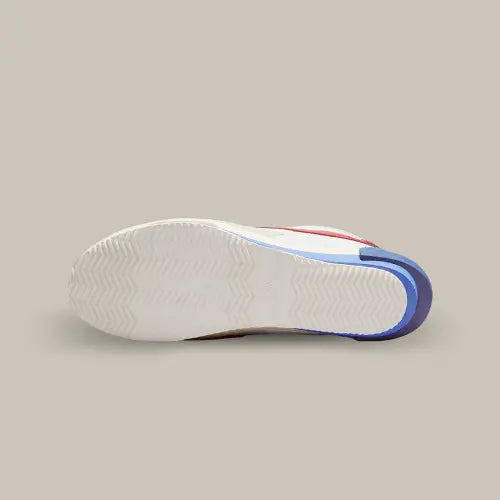 La semelle double de la Nike Cortez 4.0 Sacai White University Red Blue de couleur blanche.