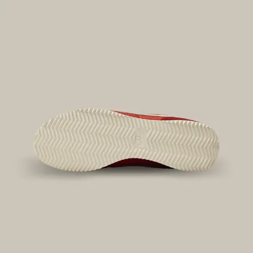 La semelle de la Nike Cortez Picante Red de couleur blanche.