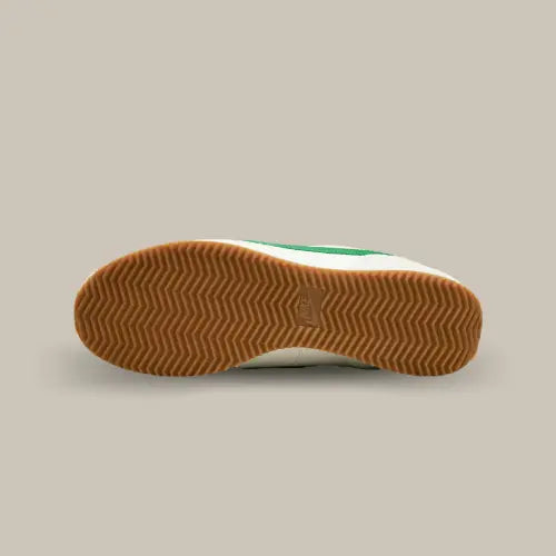 La semelle dentelé de la Nike Cortez Sail Aloe Vera en caoutchouc.