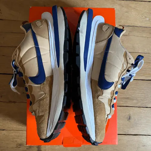 La Nike Sacai Vaporwaffle Tan Blue Sesame d'occasion en taille 44 pour le prix de 249€